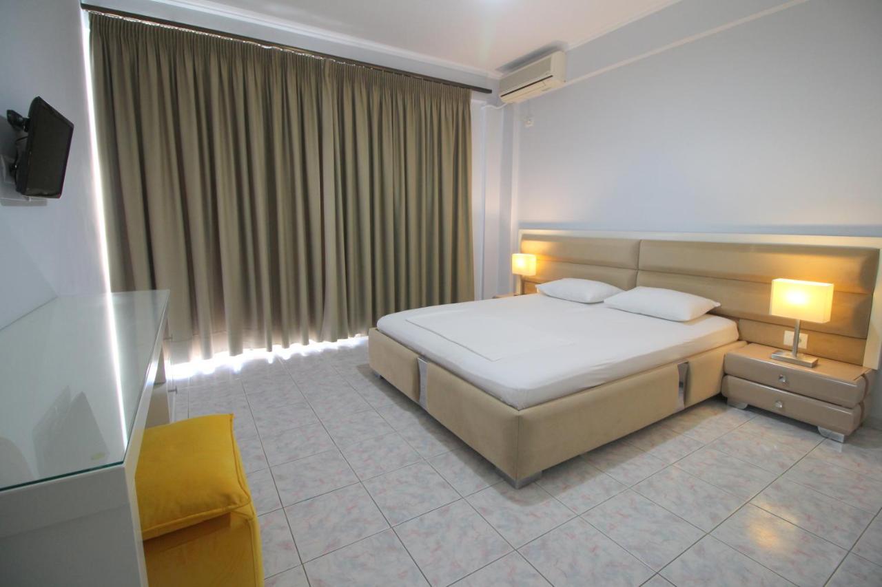 Murati Suites Sarandë エクステリア 写真