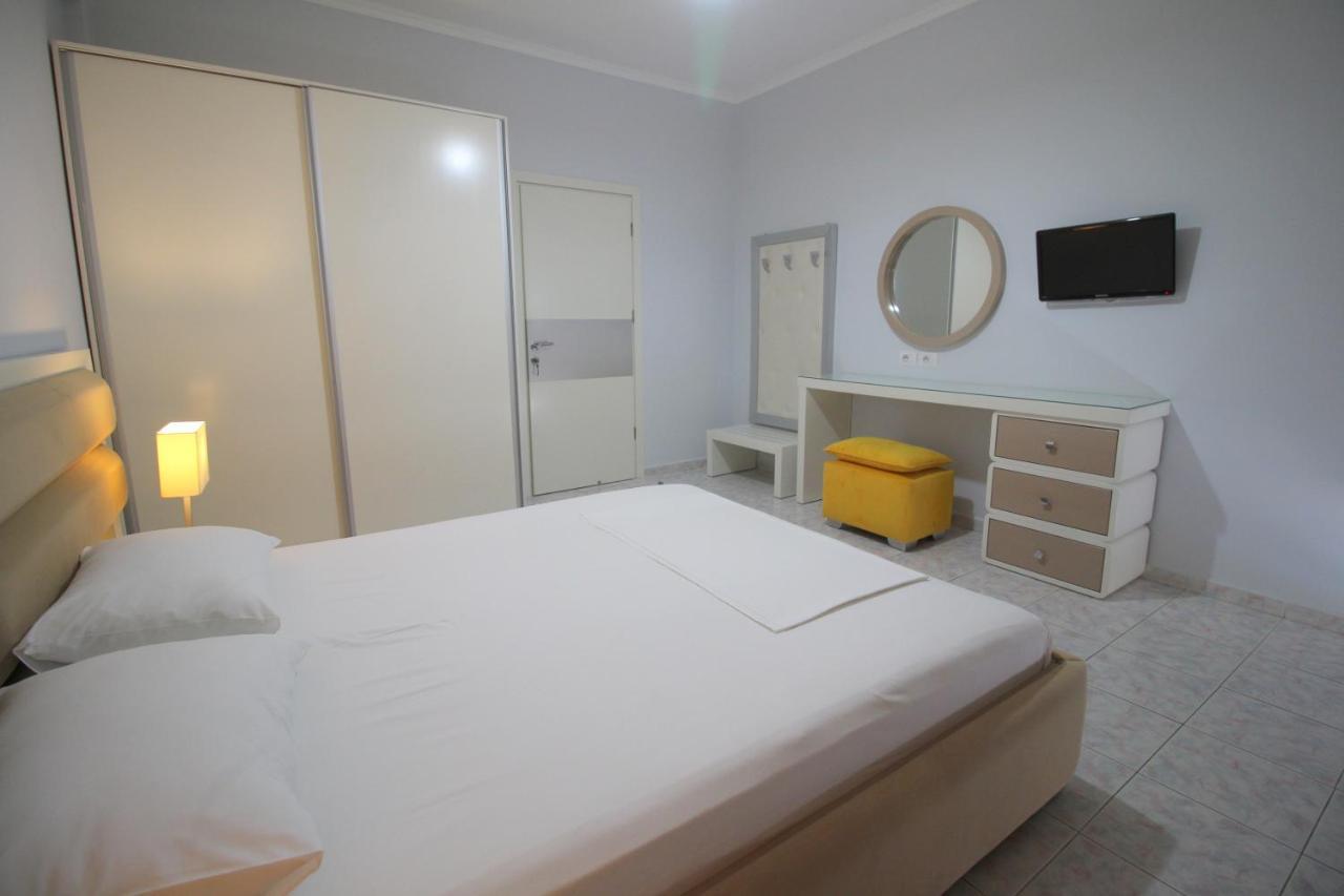 Murati Suites Sarandë エクステリア 写真